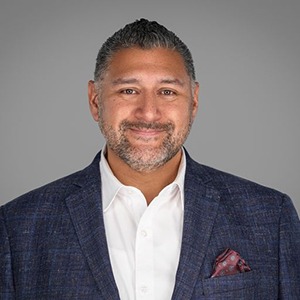 Headshot of Armando Monterroso, vice president of food and beverage at TradeWinds Island Resorts for Smart Moves