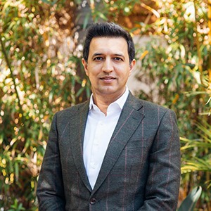 headshot of Sumeet Jhingan, executive assistant manager of food and beverage at The Hollywood Roosevelt for Smart Moves
