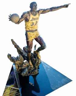 lakers-statue