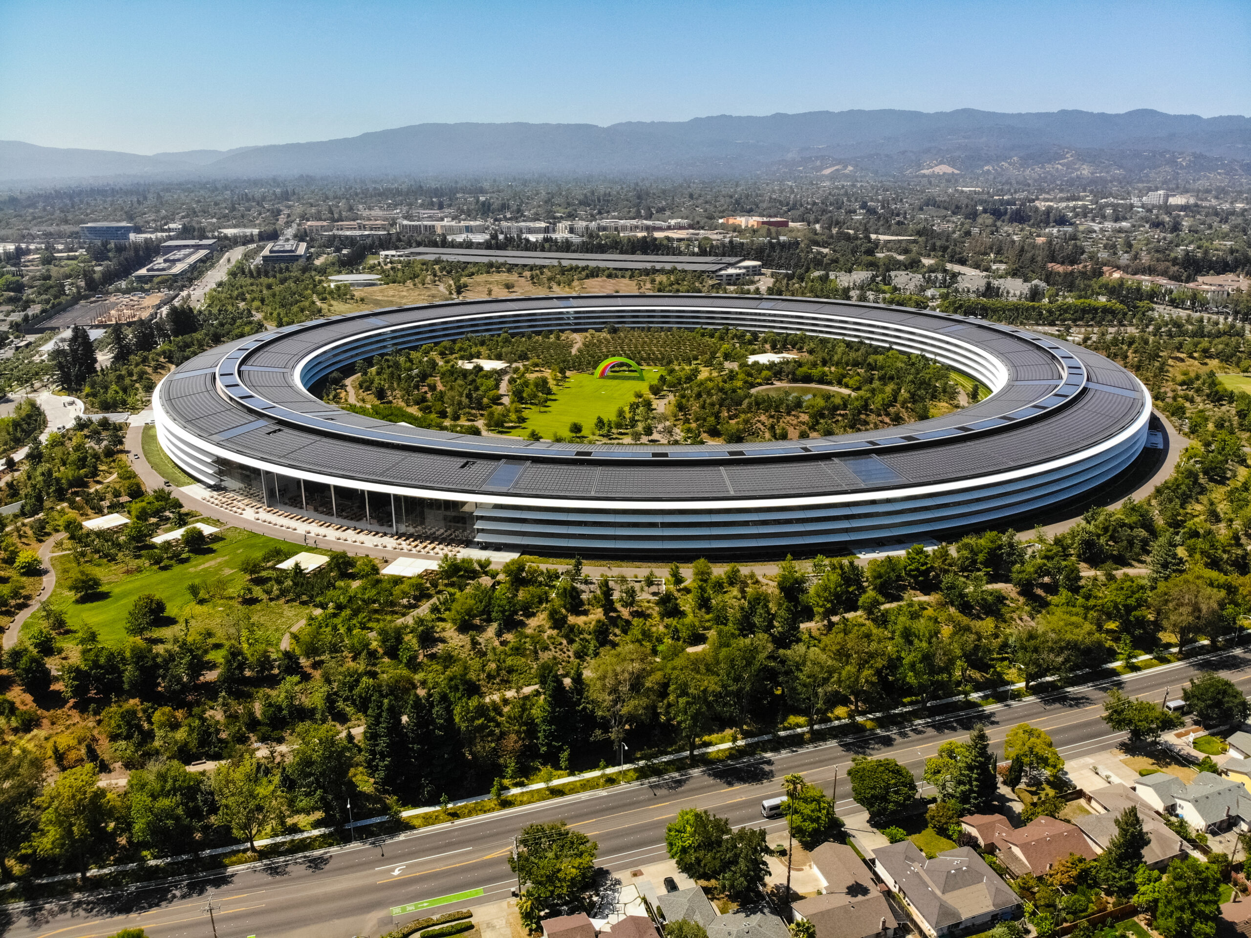 An aerial view of Apple Part in Sunnyvale, California. A ring of indoor space surrounds an enclosed green and forest