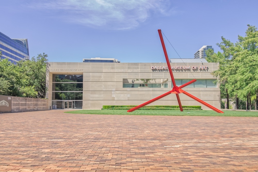 exterior of Dallas Museum of Art 