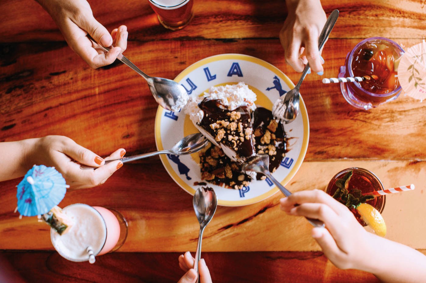 five people sharing a cheesecake