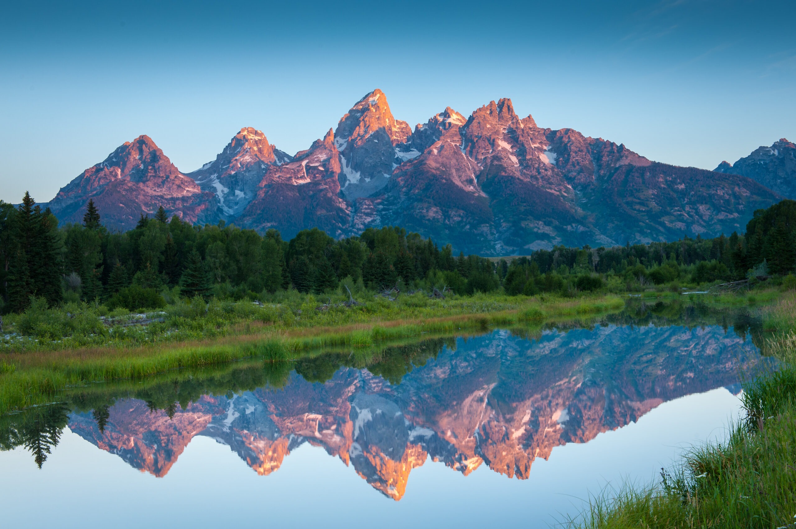 mountain behind lake in foreground