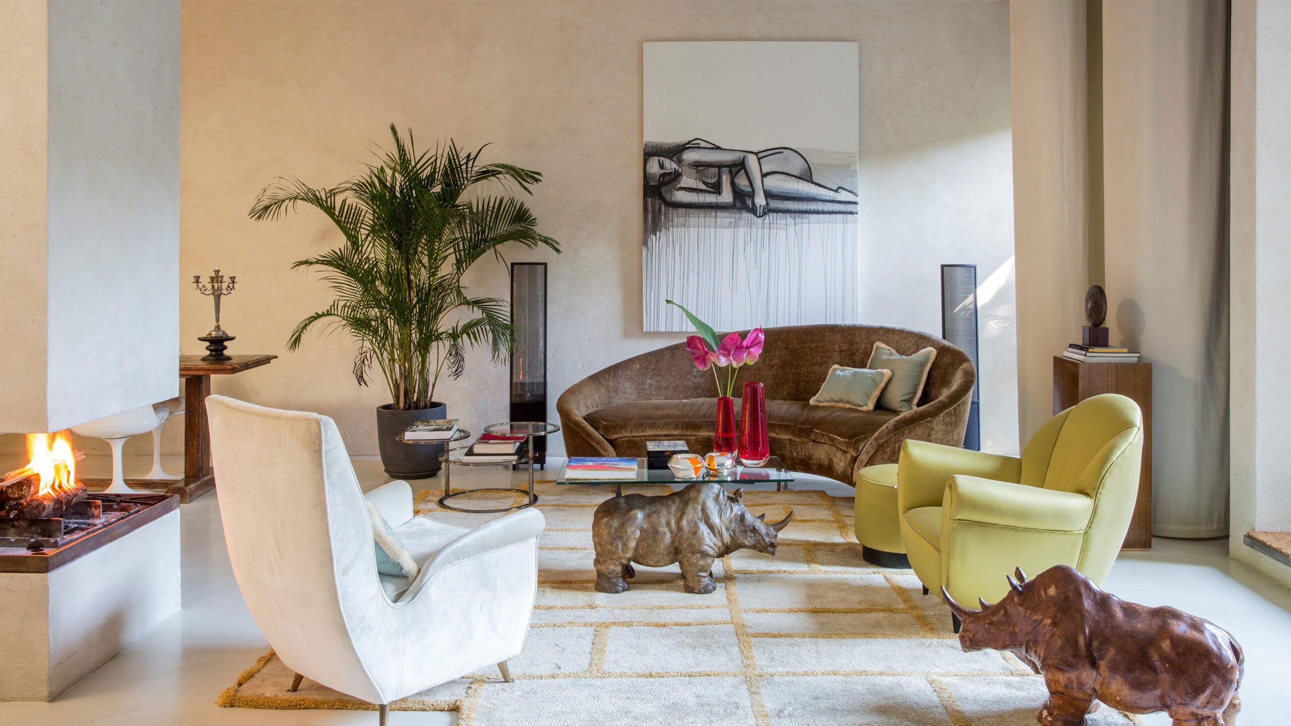 A sitting room at new and renovated Inspirato Lusso Moderno