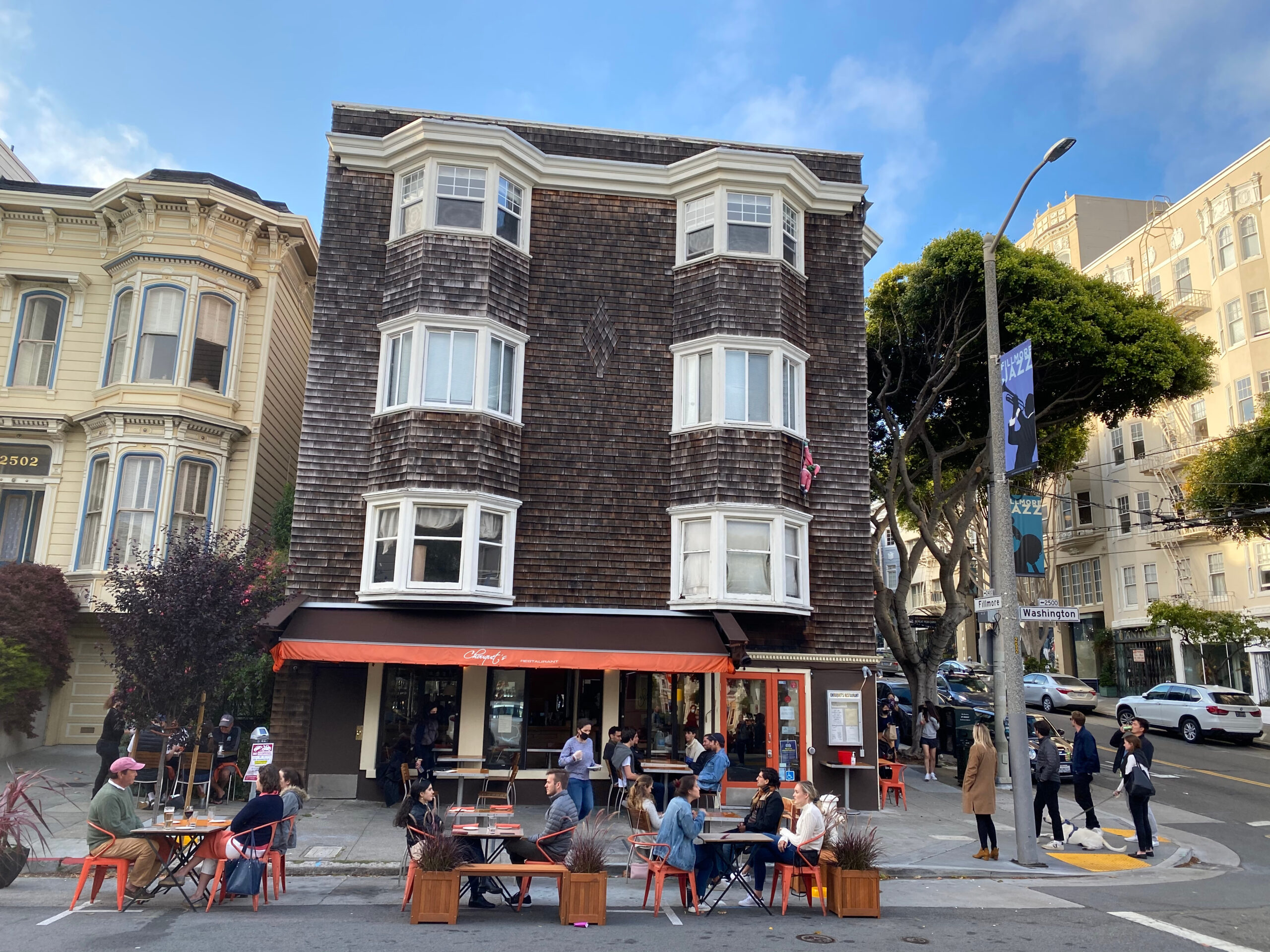 outdoor dining at Chouquet's in San Francisco