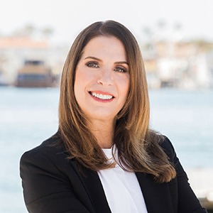 Smart Moves headshot of Michelle Devine, vice president of sales at Visit Huntington Beach