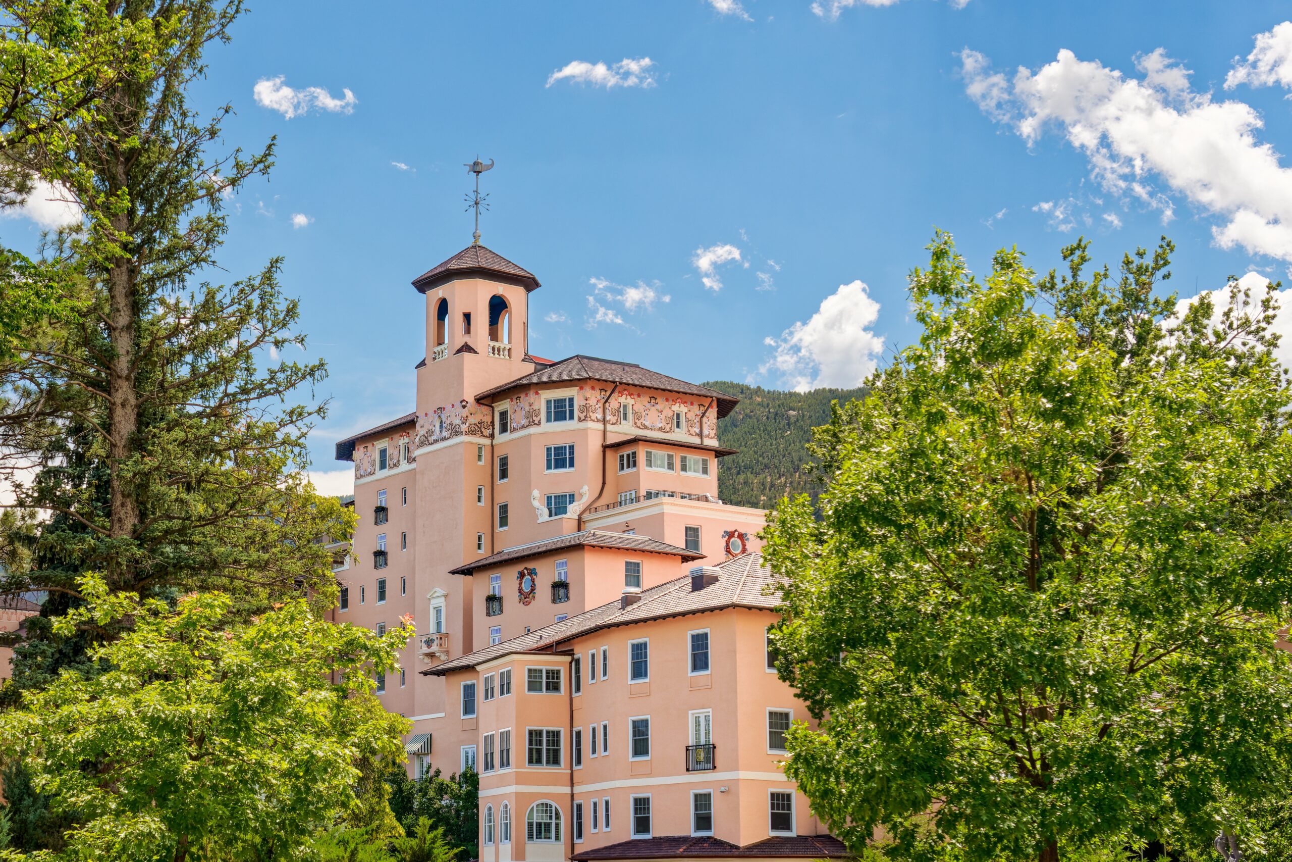 wide shot of The Broadmoor