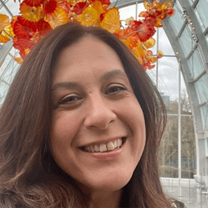 Headshot of Taryn Coles, Chihuly Garden and Glass