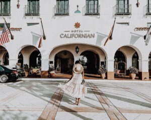 Woman walking toward Hotel Californian entrance