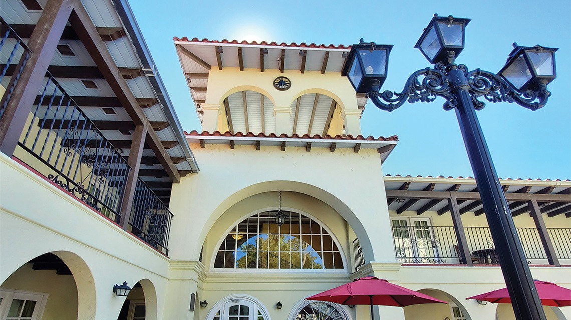 La Posada Hotel exterior